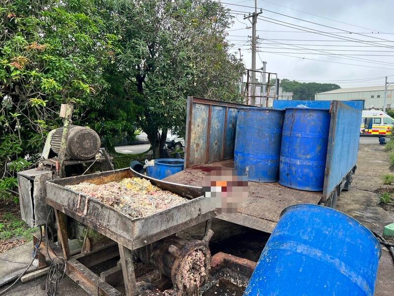 嚇!雲林26歲工人準備魚飼料 右手臂捲入絞肉機截斷絞碎