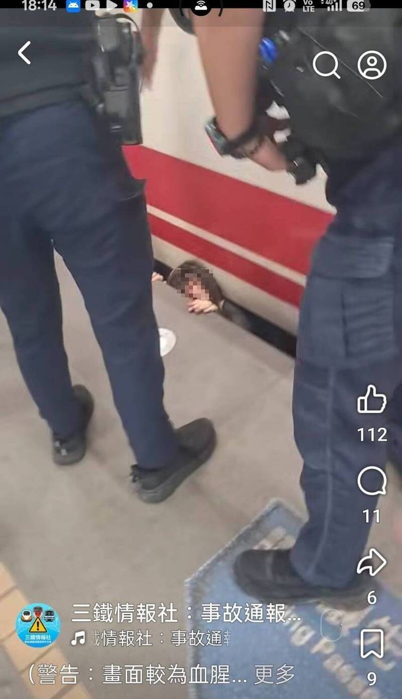 台鐵高雄車站女子落軌 從普悠瑪號及月台縫隙爬出畫面曝