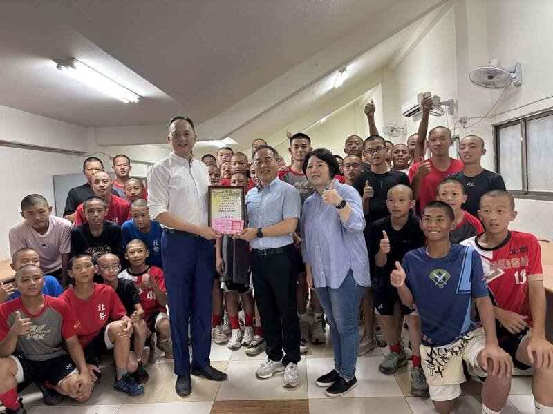 培育吳哲源、林靖凱!台中這所國中棒球隊「紅到美國」 美方特別介紹