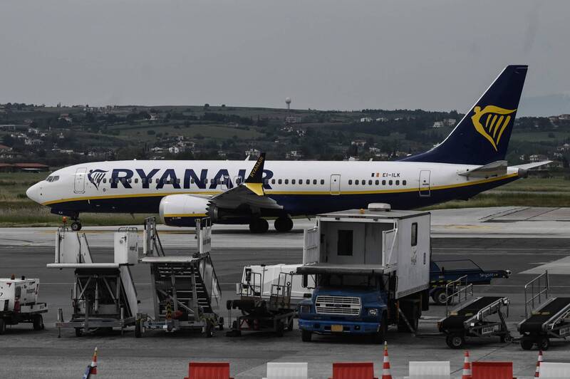 涉強制向育兒家庭收座位費 瑞安航空遭英國消保機構調查