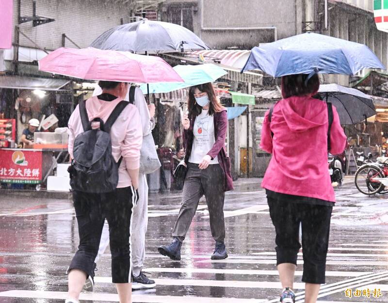 雨彈來了 3縣市大雨、大雷雨警報齊發