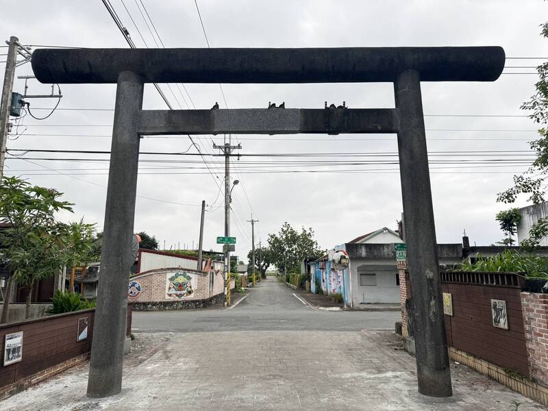 車禍撞毀百年神社鳥居!花蓮豐田神社鳥居修好了