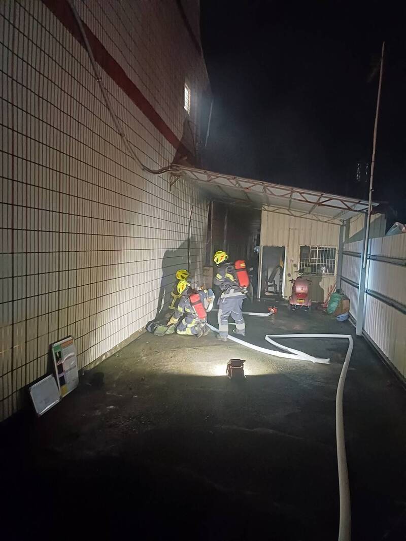 屏東萬巒凌晨惡火 撲滅發現8旬翁已成焦屍