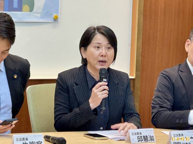 護理人員靠珍奶撐一天! 邱慧洳批勞基法看得到吃不到