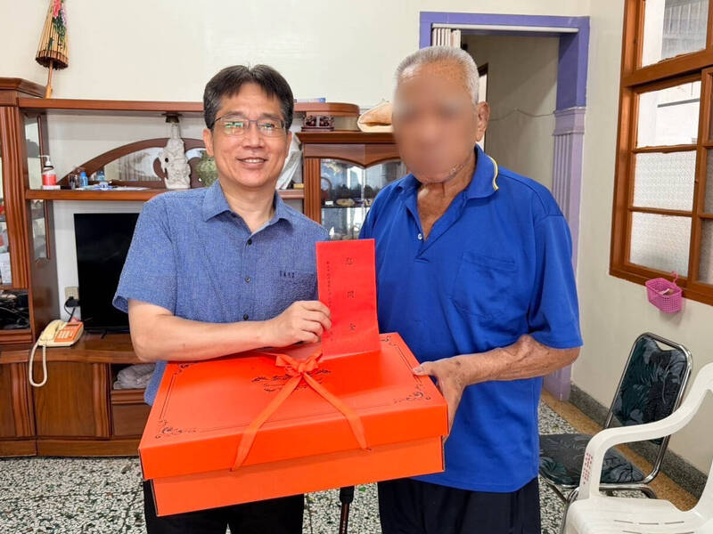 不忘殉職同袍!警察節前夕汐止警赴彰化 慰問洪重男、薛定岳遺眷