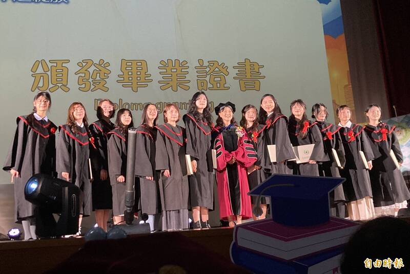 北護大逾800名護理生畢業 醫界喊:台灣最值得投資人才