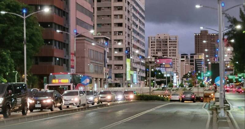 高市中正地下道東向外側快車道 6月15日晚上封閉13小時施工