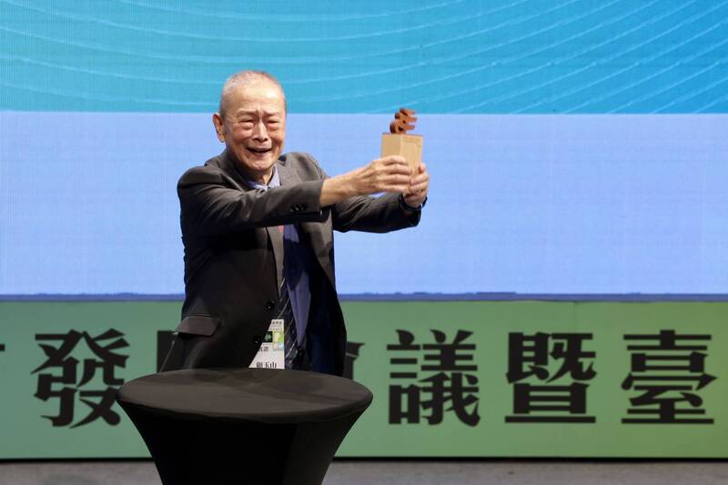 從被忽視到被看見 「顧爸」顧玉山獲首屆台灣手語貢獻獎