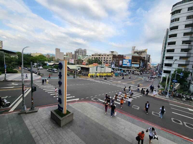 台中汽機車突破311萬輛 增100處行人優先號誌降低過馬路風險