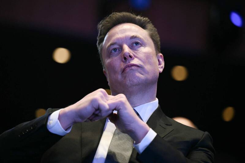 SpaceX上市助馬斯克登首位兆元富豪 同日遭控煽動北愛反移民暴動