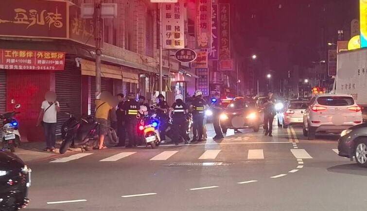 17歲到65歲打成一團!7人安全帽大亂鬥 高雄左營警方曝原因