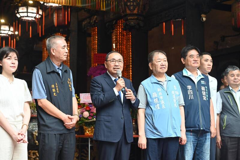 侯友宜芝加哥白襪主場被「捕獲」 新北市府:市長私人行程