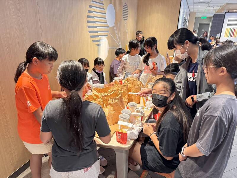 澎湖木球表現優異 速食店辦慶功宴