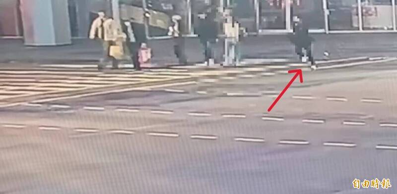 北市男攜刀狂奔稱遭人追殺 警追查「只有你1個人」自報警反挨罰