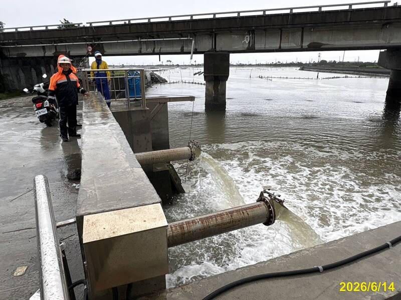 豪雨來襲! 台南三級開設應變 六甲、東山雨量破百