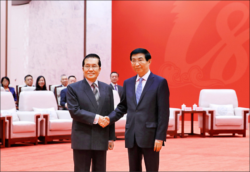 焦點評論》中共兩手策略的政治道具