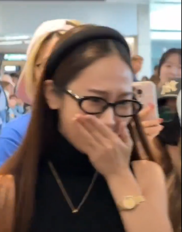 Jessica疑在中國上海機場被臭到噁心想吐 本人出面澄清了
