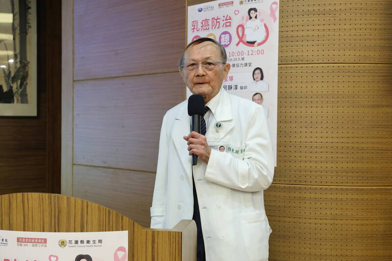 花蓮慈院中醫部中醫腫瘤中心主任賴東淵教授表示，中醫古代文獻將乳癌歸類於「乳巖」等範疇，認為乳癌的發生與情志內傷、飲食厚味及正氣虧虛有關。（花蓮慈院提供）