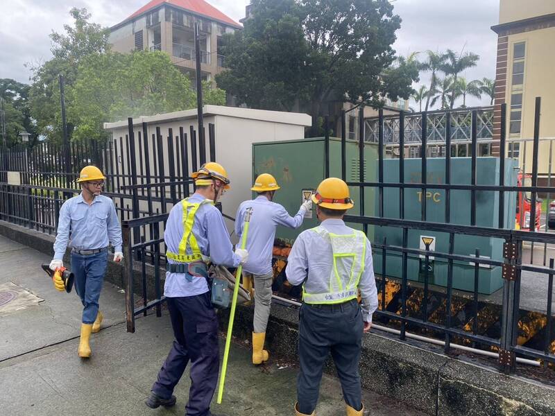 連日大雨！屏東大同高中電箱損壞全校停電 鄰近千戶一度受影響