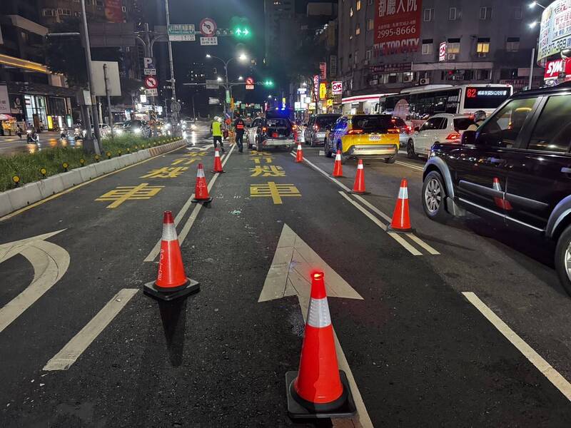 三重集美地區路面滲水   自來水搶修封閉改道