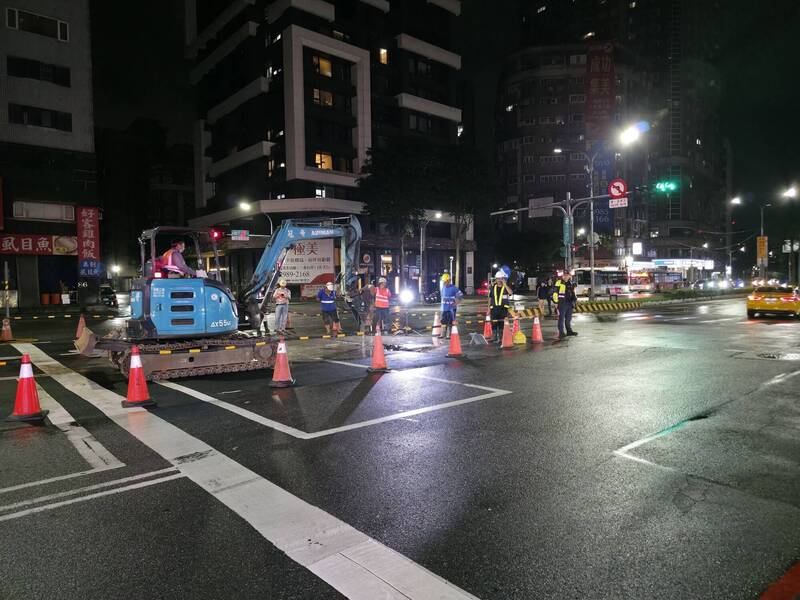 新北三重自來水管半個月內2度破損 連夜抓漏修復完成
