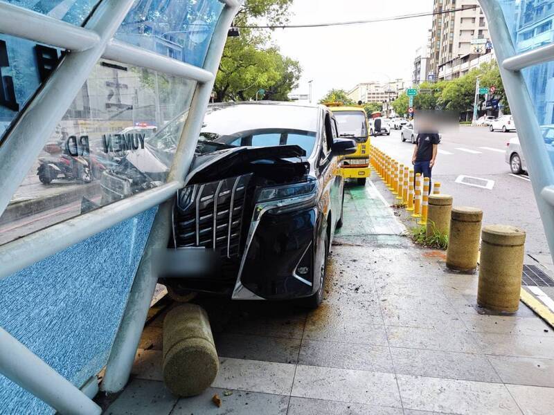男涉毒駕自撞台中西屯公車站 檢聲請羈押獲准