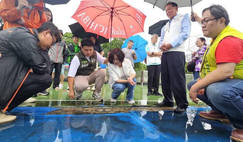 何欣純會勘石岡土牛運動公園滑輪溜冰場 促中央地方攜手改善