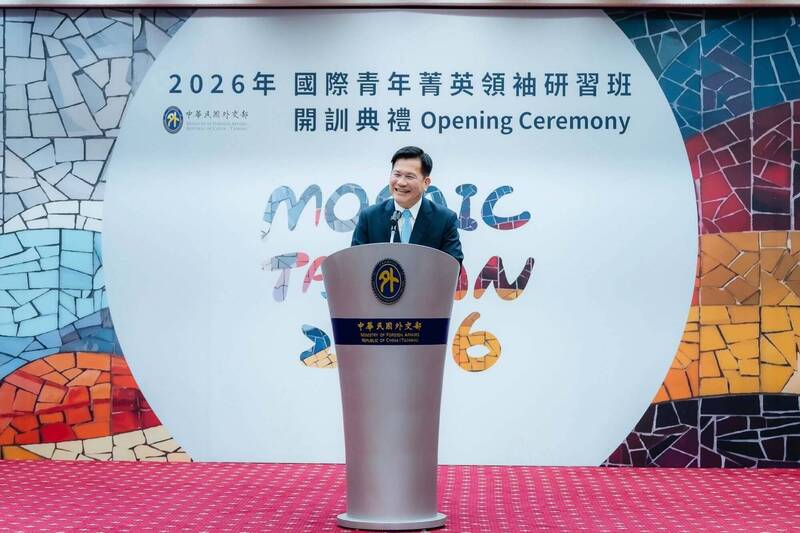 外交部長林佳龍指出，Mosaic Taiwan自2014年開始舉辦，今年外交部安排學員從民主價值、AI、半導體到社會韌性等不同面向認識台灣。（圖擷取自林佳龍臉書）