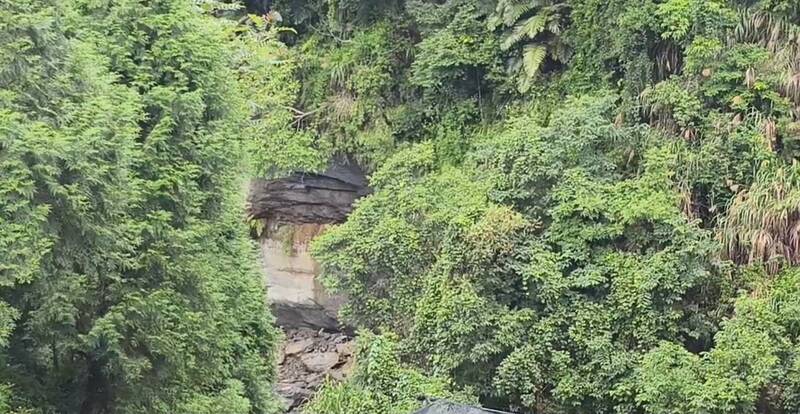 苗栗大湖5層樓高山壁崩落 草莓園主大驚:30多年來首見