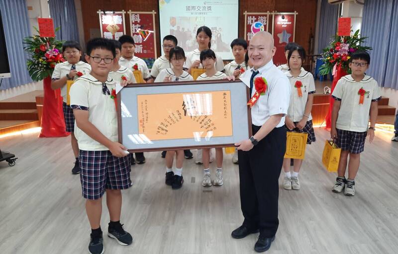 朴子雙溪國小畢典台日交流!日姊妹校視訊獻祝福 前校長親自出席