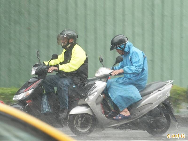 午後對流炸裂!13縣市豪、大雨特報 北北基投防豪雨