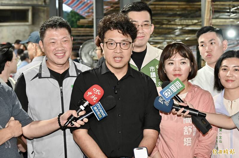 提內湖交通改善遭抹黑 沈伯洋:蔣萬安反對婚育宅、科技宅、青年宅?