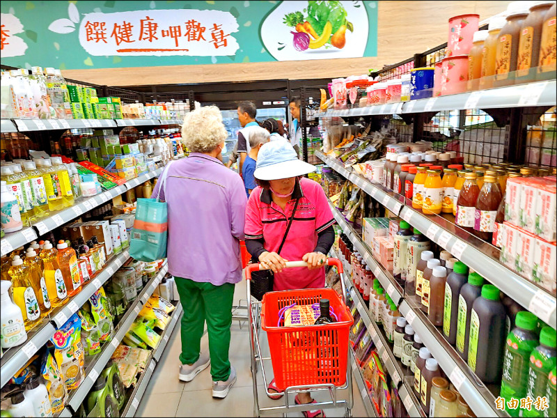衛福部預算尚未經立法院審議通過，社福津貼恐無法在7月順利加碼，社福團體呼籲，相關預算應該優先排審，不要犧牲弱勢。示意圖。（資料照，記者洪美秀攝）