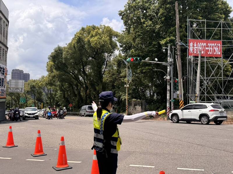 端午節連假估大批人潮湧入大溪 警方加強交通疏導措施