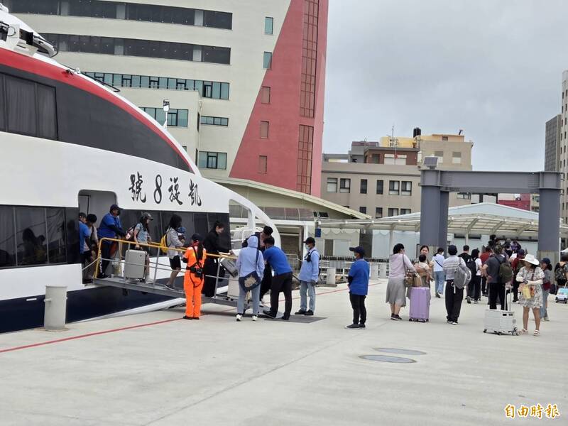 端午連假來了 澎湖海空運湧現今年最高峰人潮