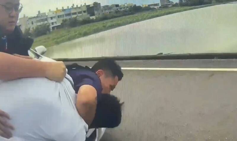 「9條詐欺通」行車不穩遇台南佳里警攔查 拒捕被逮