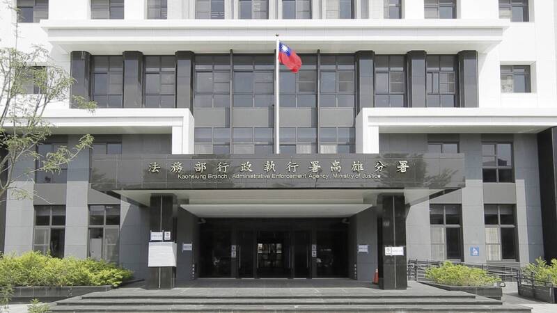 以為小錢不用繳!高雄男15元停車費拖成「7萬巨債」 帳戶遭凍結