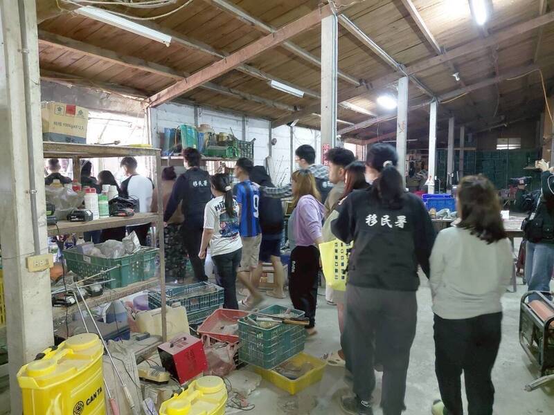 非法仲介以名牌包當獎勵吸引下線 拉著2名女兒經營黑工輸入
