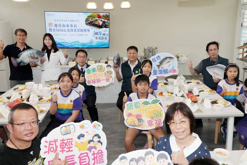 台南在地食材入校園午餐，推廣食農教育。（台南市府提供）