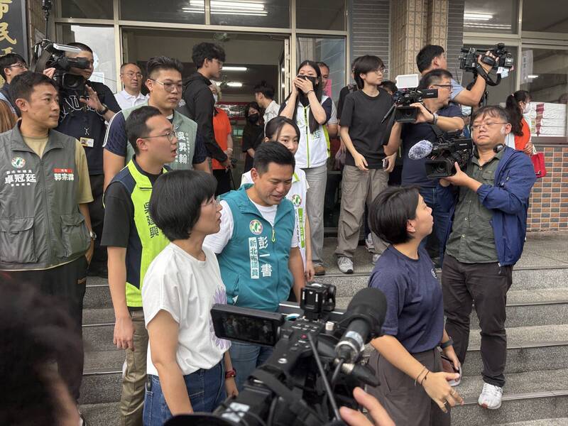 鶯歌慶端午撞場!李四川疑繞路 未理會蘇巧慧禮貌性揮手