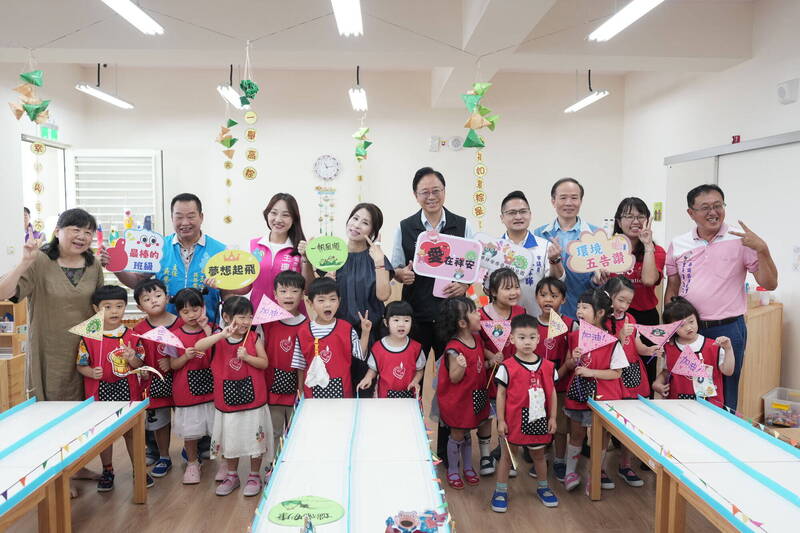 視察祥安非營利幼兒園 張善政:2歲專班3年增至200班