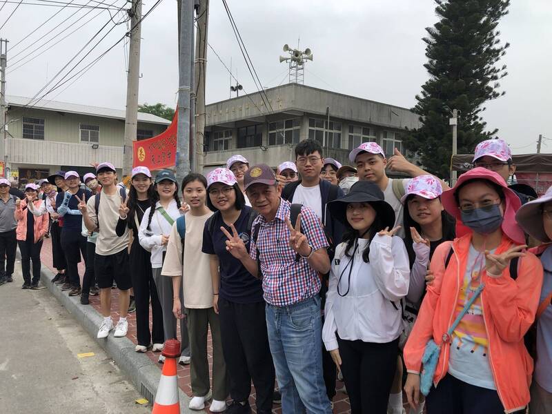 這個副教授超台!「台灣文化概論」課年年追媽祖 吃粽子、立蛋還加分