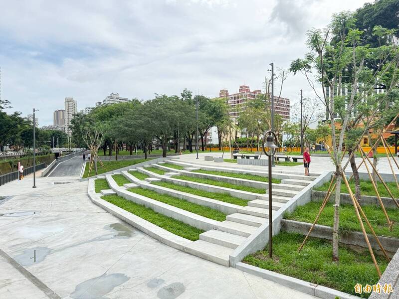 愛河河堤公園西岸全面開放 東岸拚11月完工