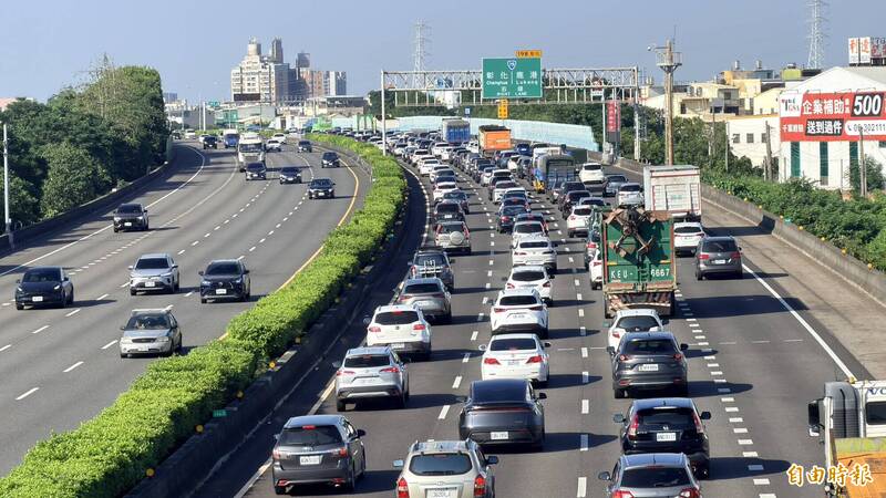 又塞了!端午連假第一天 國道彰化路段「撞」況不斷