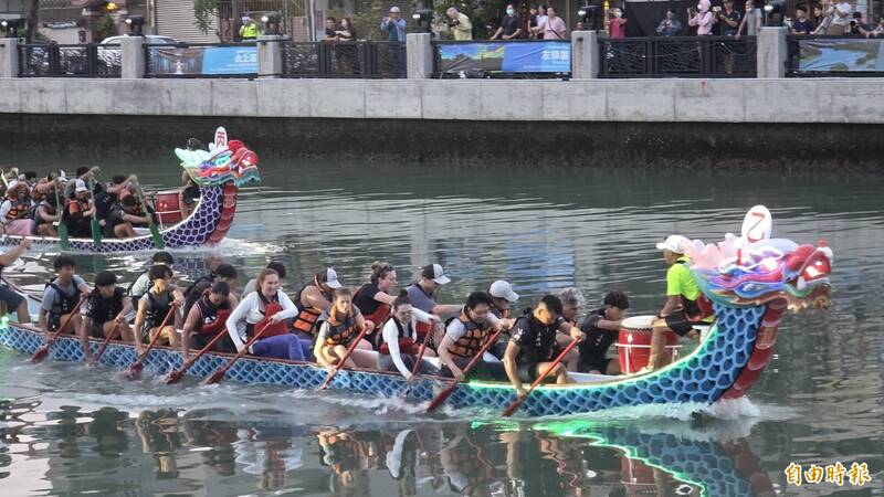 台南運河百年龍舟賽 國際友人同舟競技直呼最難忘