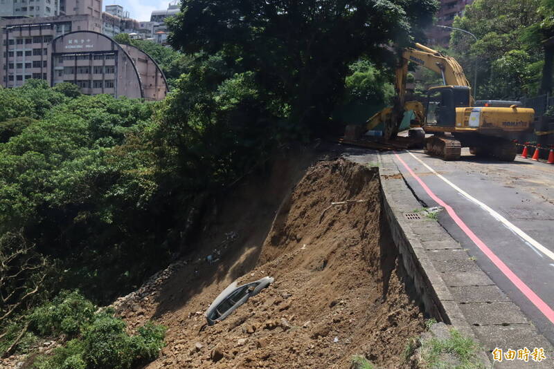 新店公所:涵煙翠社區受損道路及邊坡為私地 先止損再交建設公司處理