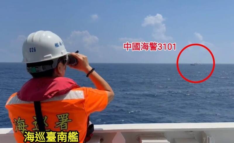 持續對峙中!中國海警船闖東沙水域叫囂 台南艦嗆「我要求你立即離開」
