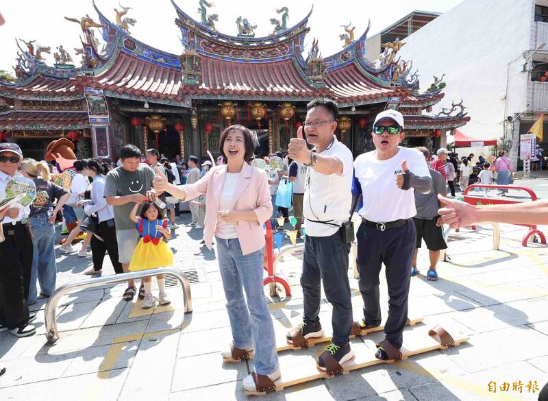 端節台中南屯踩街 江啟臣、何欣純同場「王不見王」