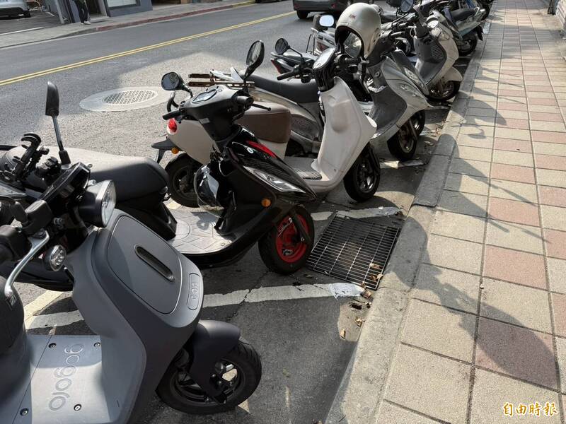 北市機車格縮水過窄擁擠、擦撞 寬度改1公尺以上