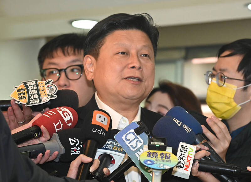 立院延會不審總預算出國爽玩 吳崑玉轟藍白不要臉